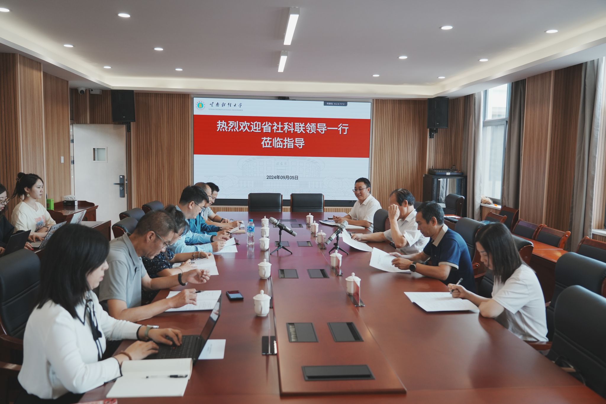 教学团队与省社科联领导开展座谈会