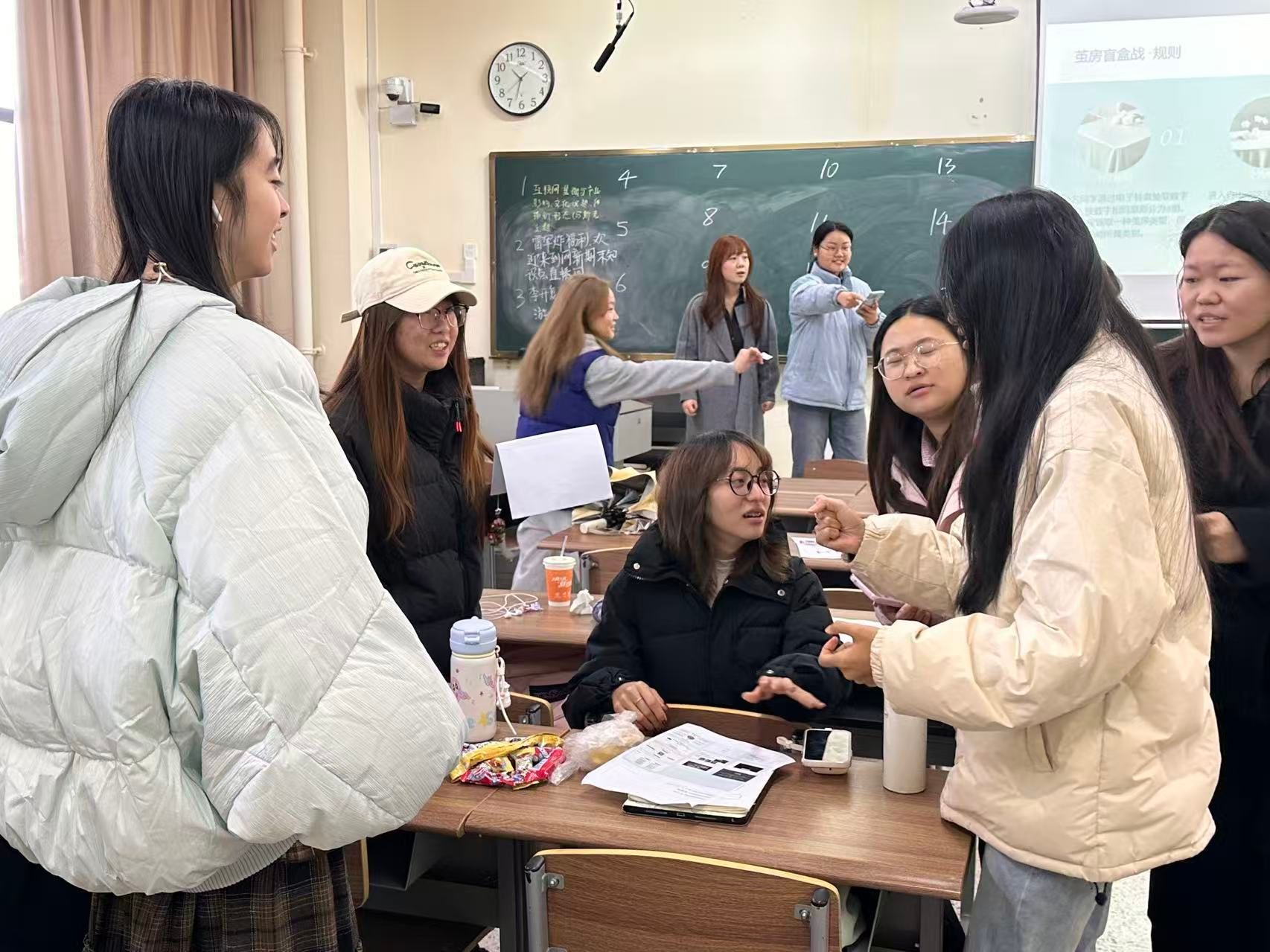 跨专业同伴学习小组进行交流