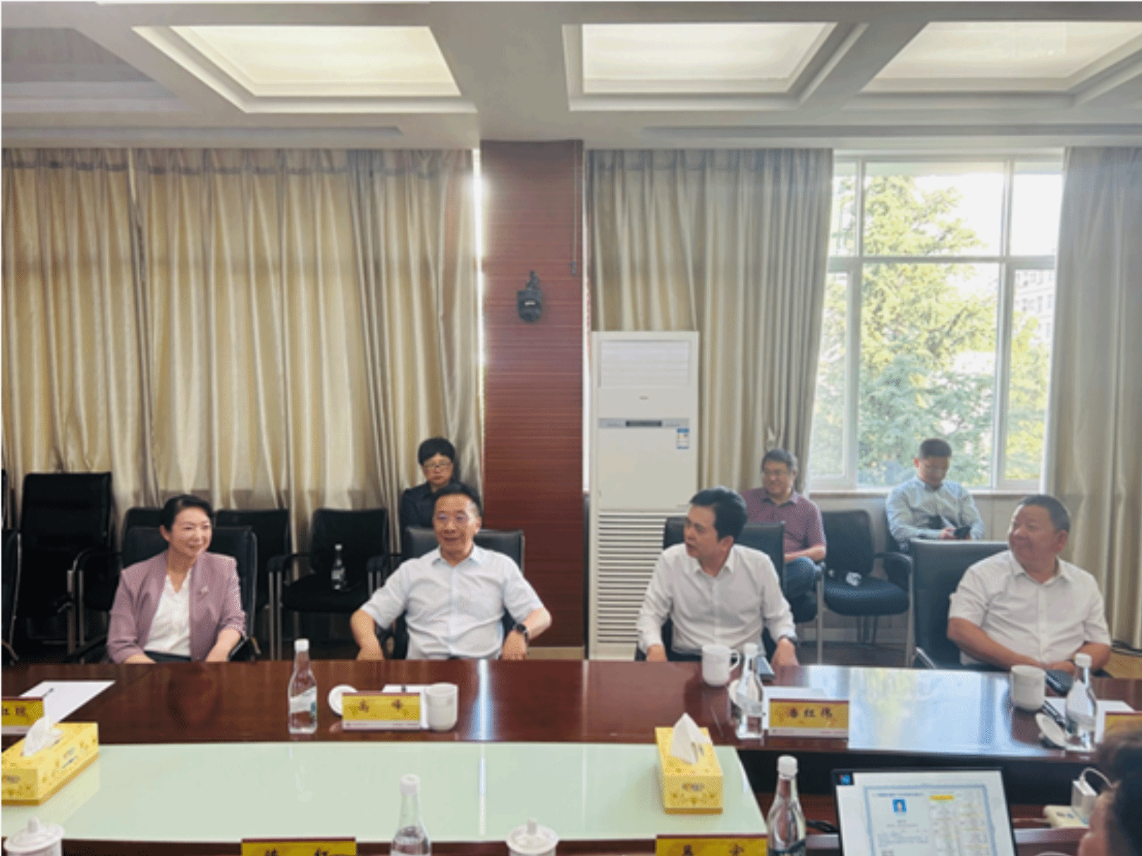 省政协副主席高峰赴云南省跨境数字商务工程研究中心调研指导