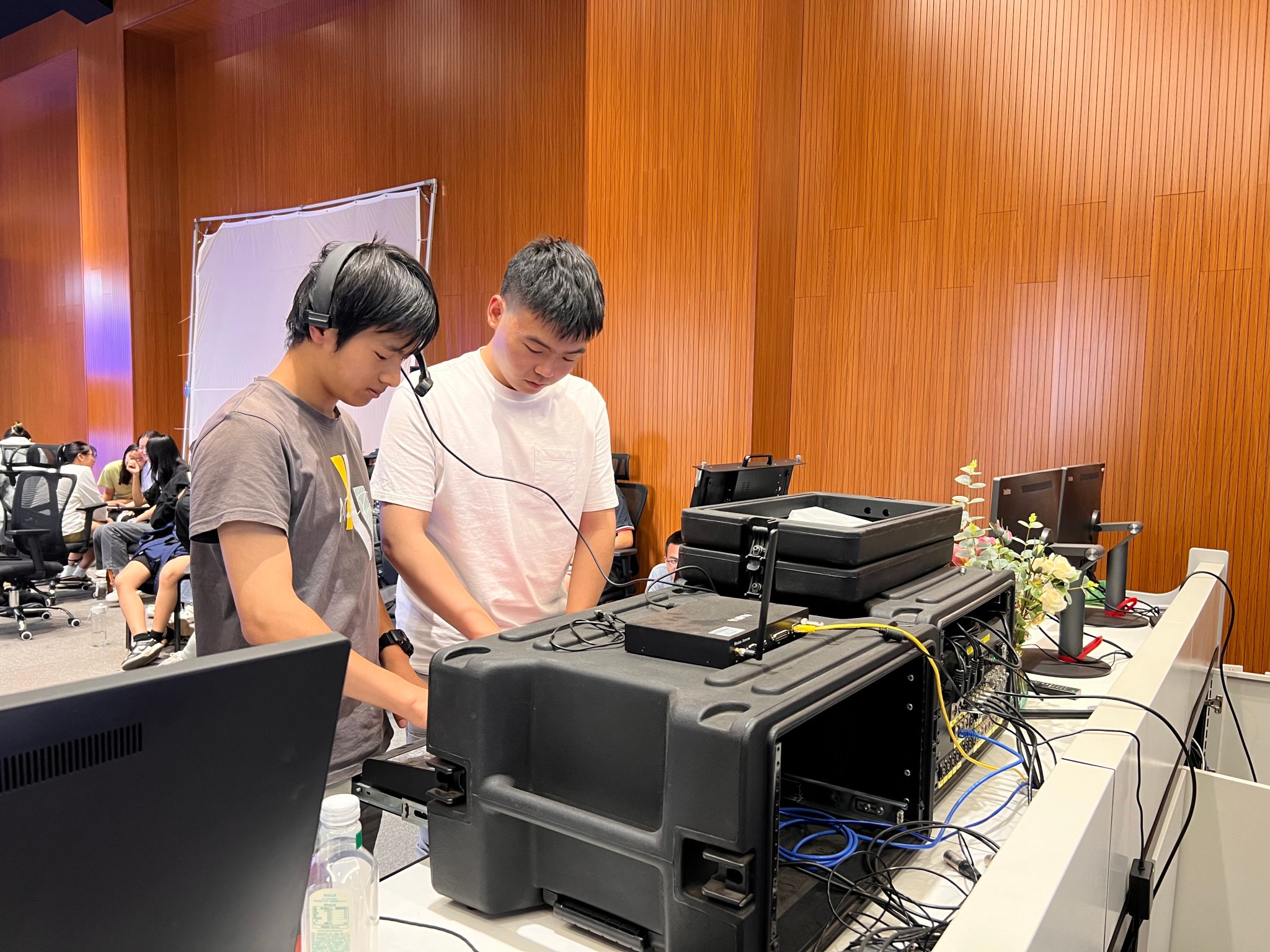 跨专业同伴学习小组学习录播设备操作控制